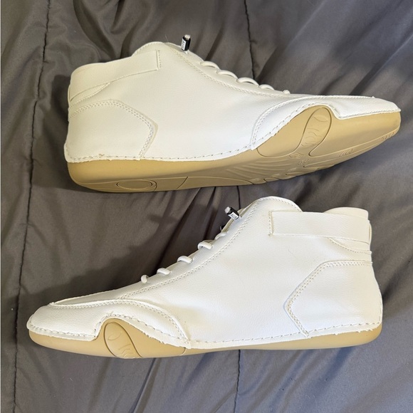 Stylish White Men's Shoes - Picture 7 of 7